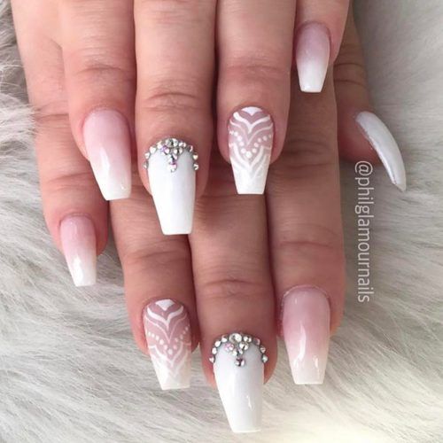 Patterned Ring Finger White Coffin Nails