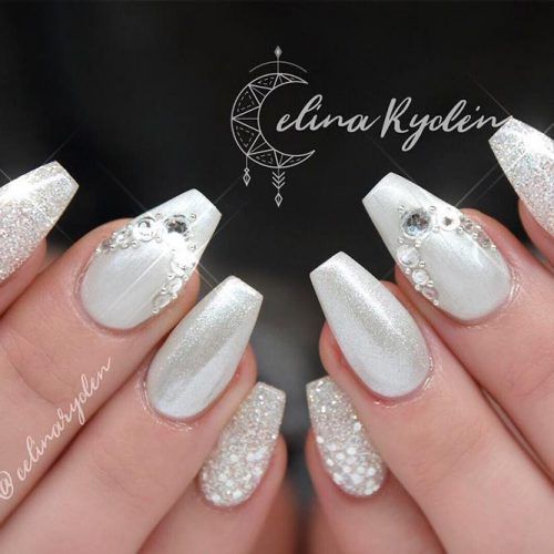 Pearly Glitter White Nails 