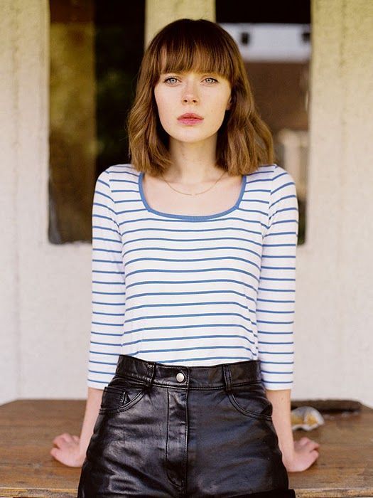 A long brown bob with a classic fringe and a bit of messy texture is a chic idea inspired by the '70s