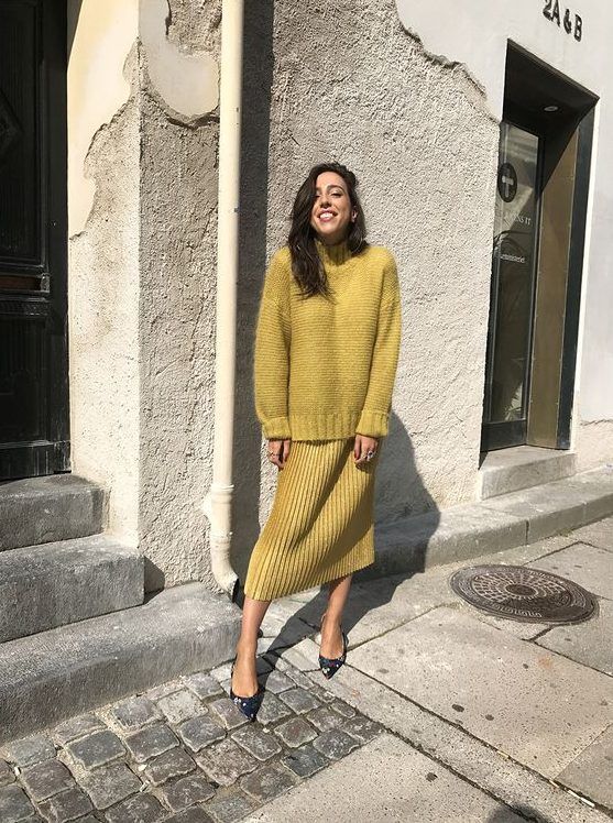 Chic and lovely gold look with an oversized jumper, pleated midi skirt, floral shoes for a cozy and chic appearance