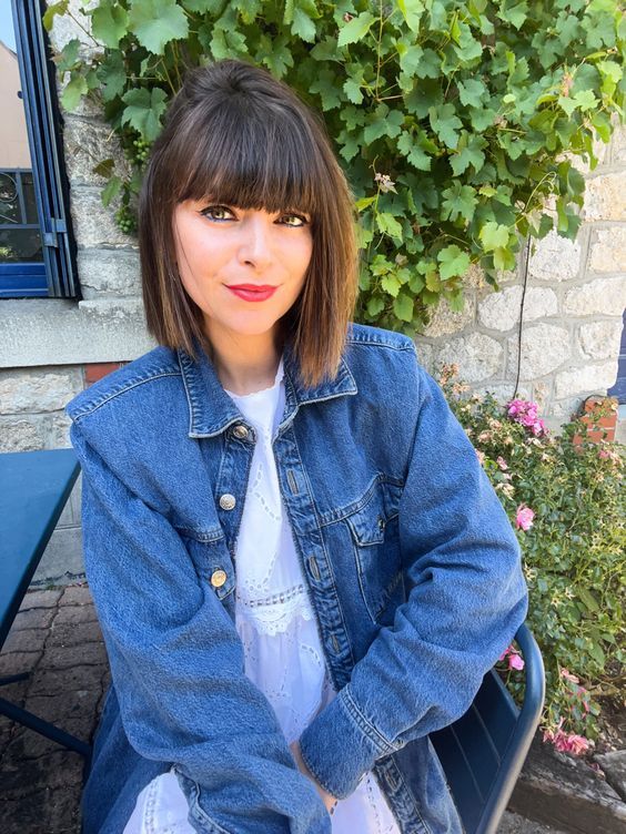Classic dark brunette bob with a classic fringe, a stylish idea to pull off French chic