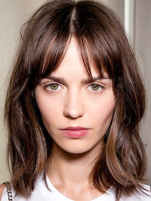 Messy layered brown shoulder-length bob with highlights and bottleneck bangs, a lovely idea to wear right now
