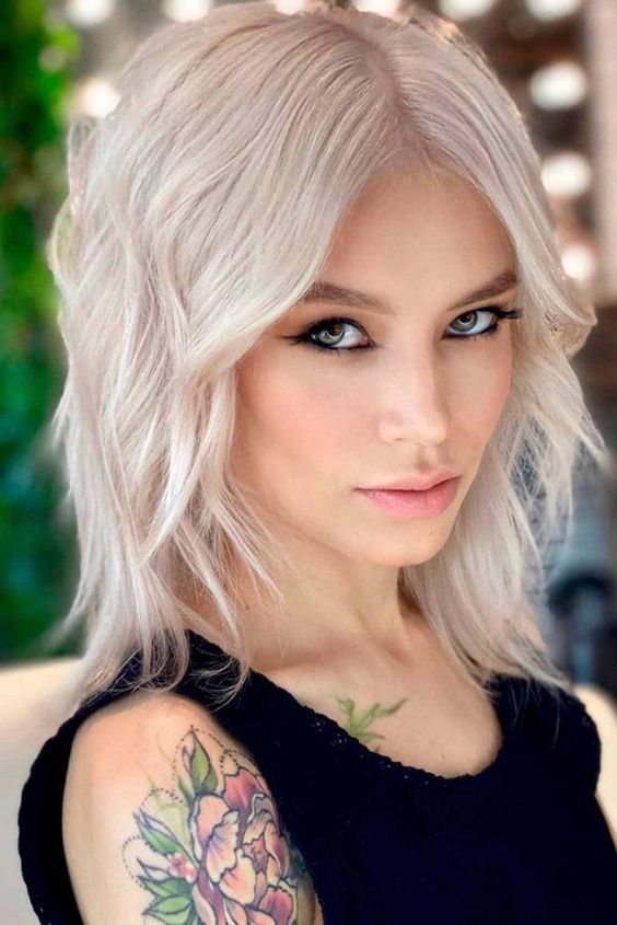 Platinum blonde long bob with side bangs and waves, a chic and bold idea. Make a statement with color