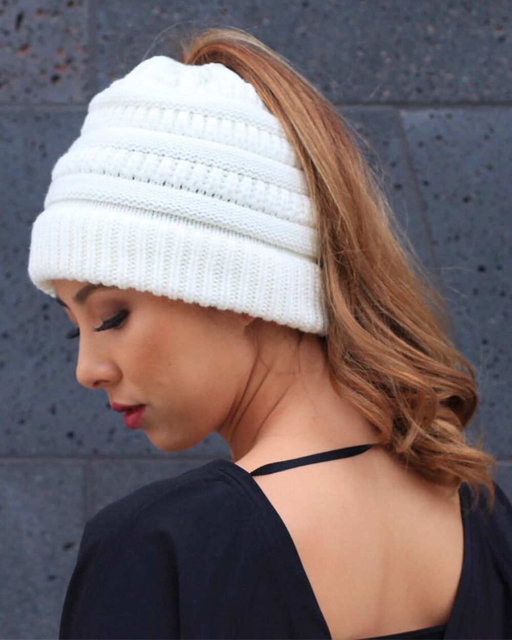 beanie hairstyle ideas ponytail white hat