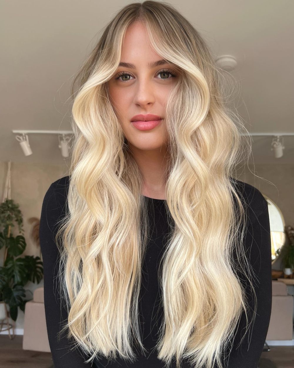 Haircuts for Round Faces Long Blonde Beachy Waves